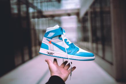 国内6月23日発売予定】 オフホワイト × ナイキ エアジョーダン1 レトロ