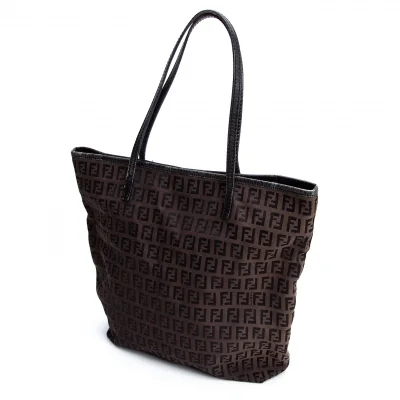 フェンディFENDI ズッカ柄ロゴトートバッグ F 茶黒 (K-137196)