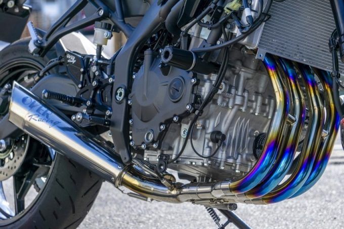 新製品】OVERから人気の高いZX-25R用フルエキゾーストマフラーに焼き色