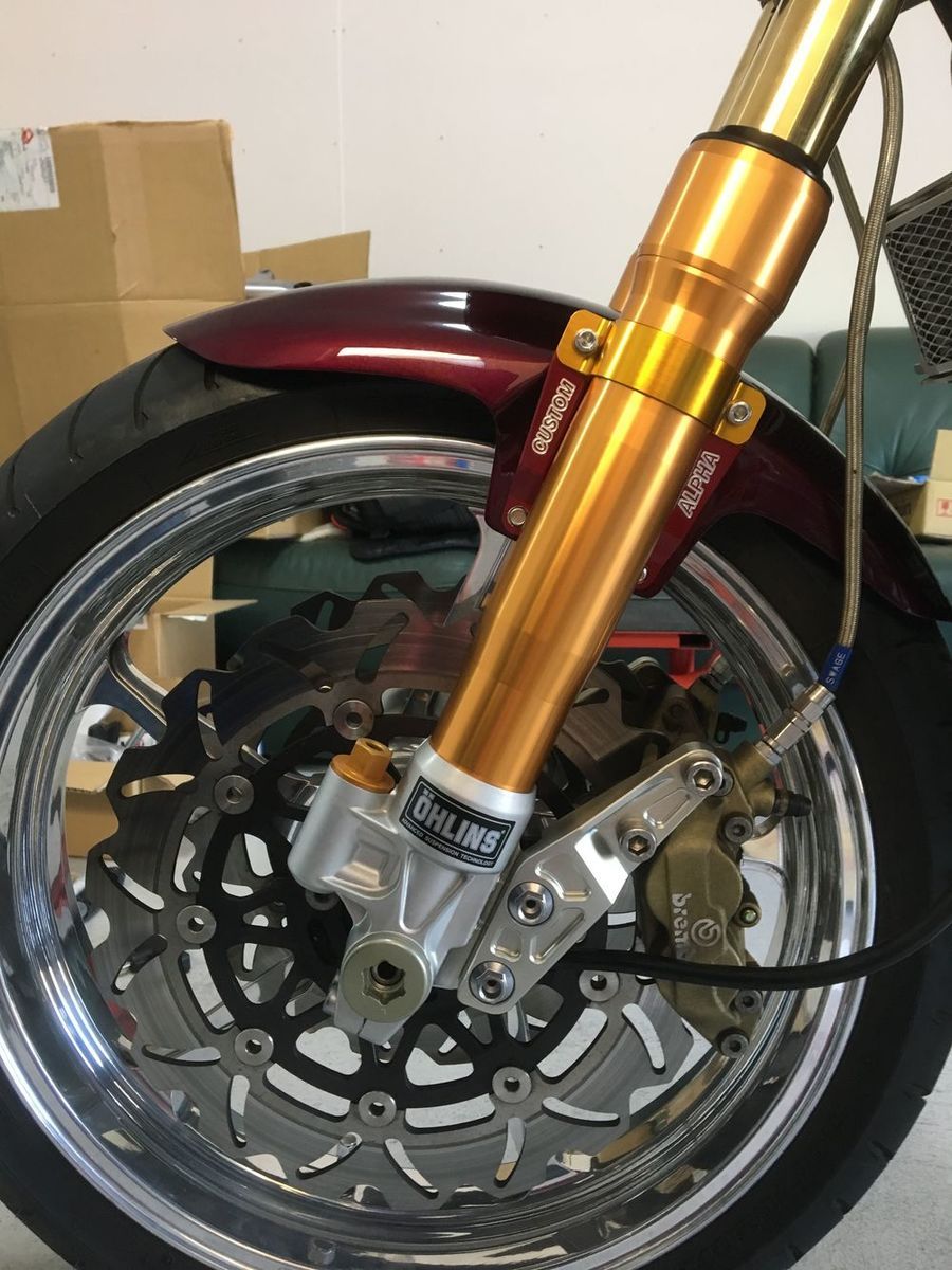 KAWASAKI ゼファー1100「オーリンズ正立フロントフォークを装着