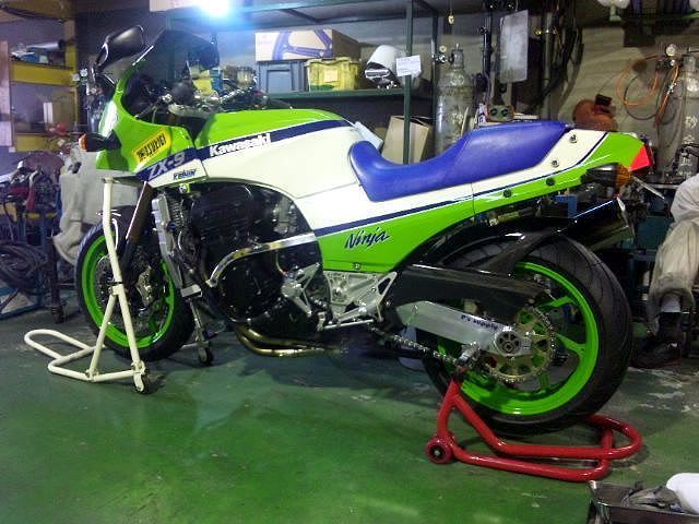 KAWASAKI GPZ900R「ホイール周り総入れ替え」 | ウェビックコミュニティ
