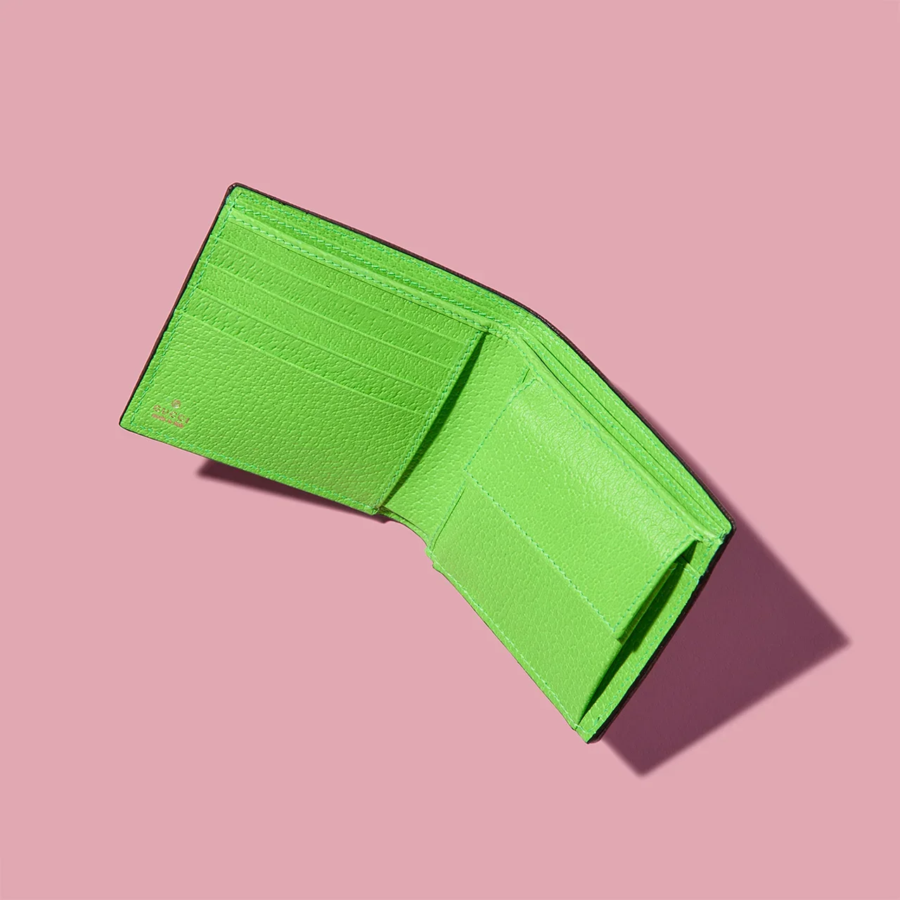 大人の二つ折り財布】グッチ、ディオール、バレンシアガ。人気ハイ