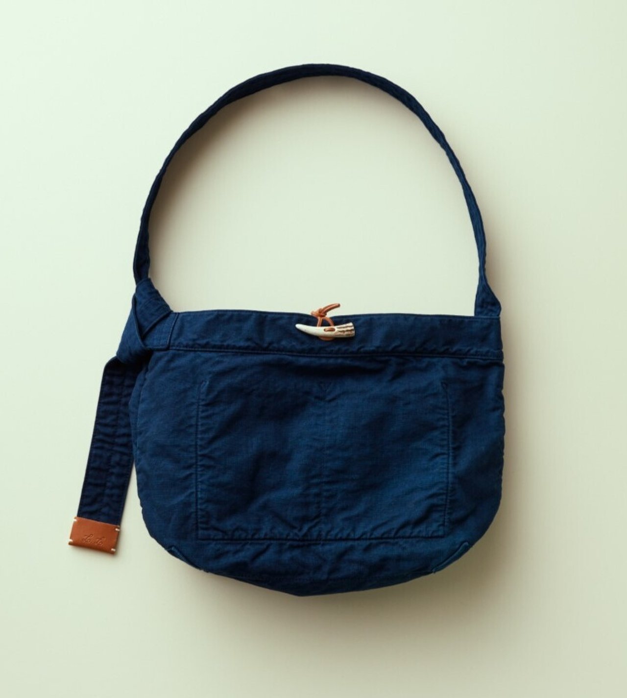 大人の吉田カバン】天然藍で染め上げた「トゥルーブルー」が週末バッグ