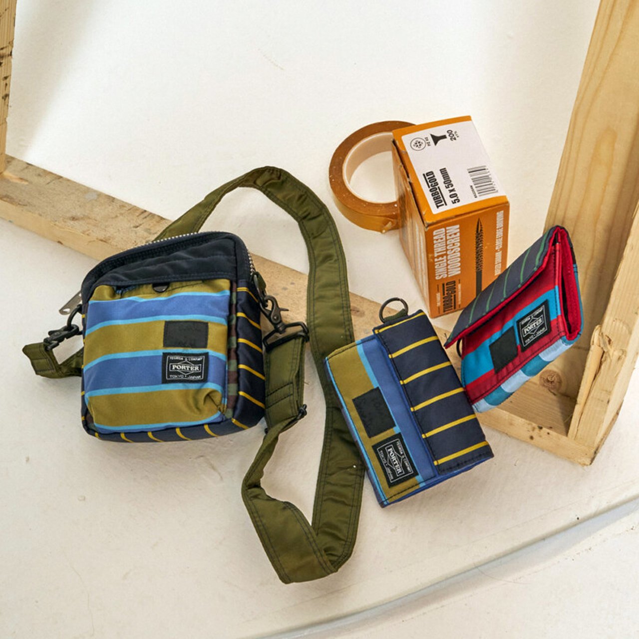 バックパックもショルダーも。「ポール・スミス × ポーター」コラボ