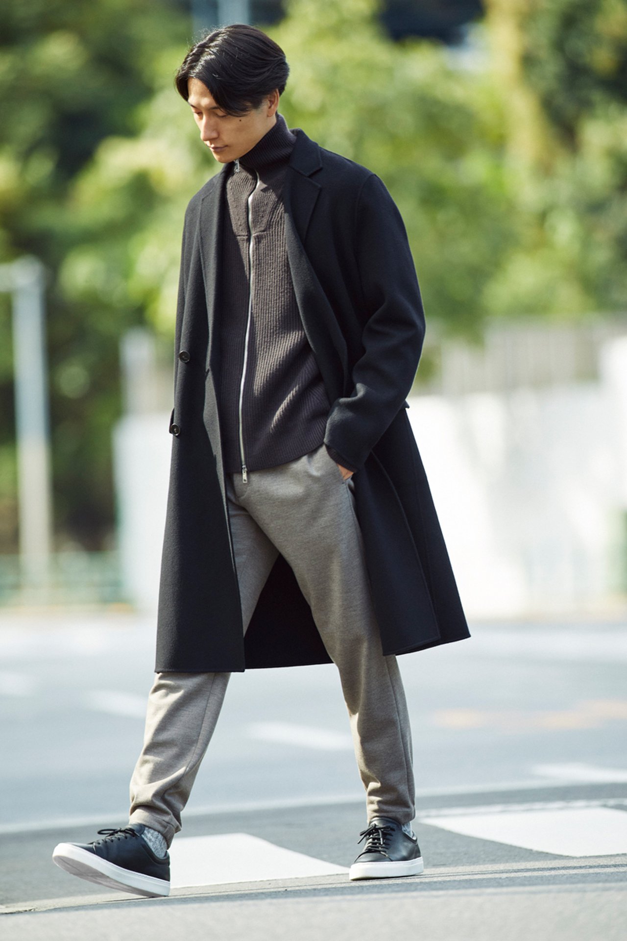 Theoryの名品アウター3選】冬の装いを美しくみせる、大人の着回し術 | UOMO