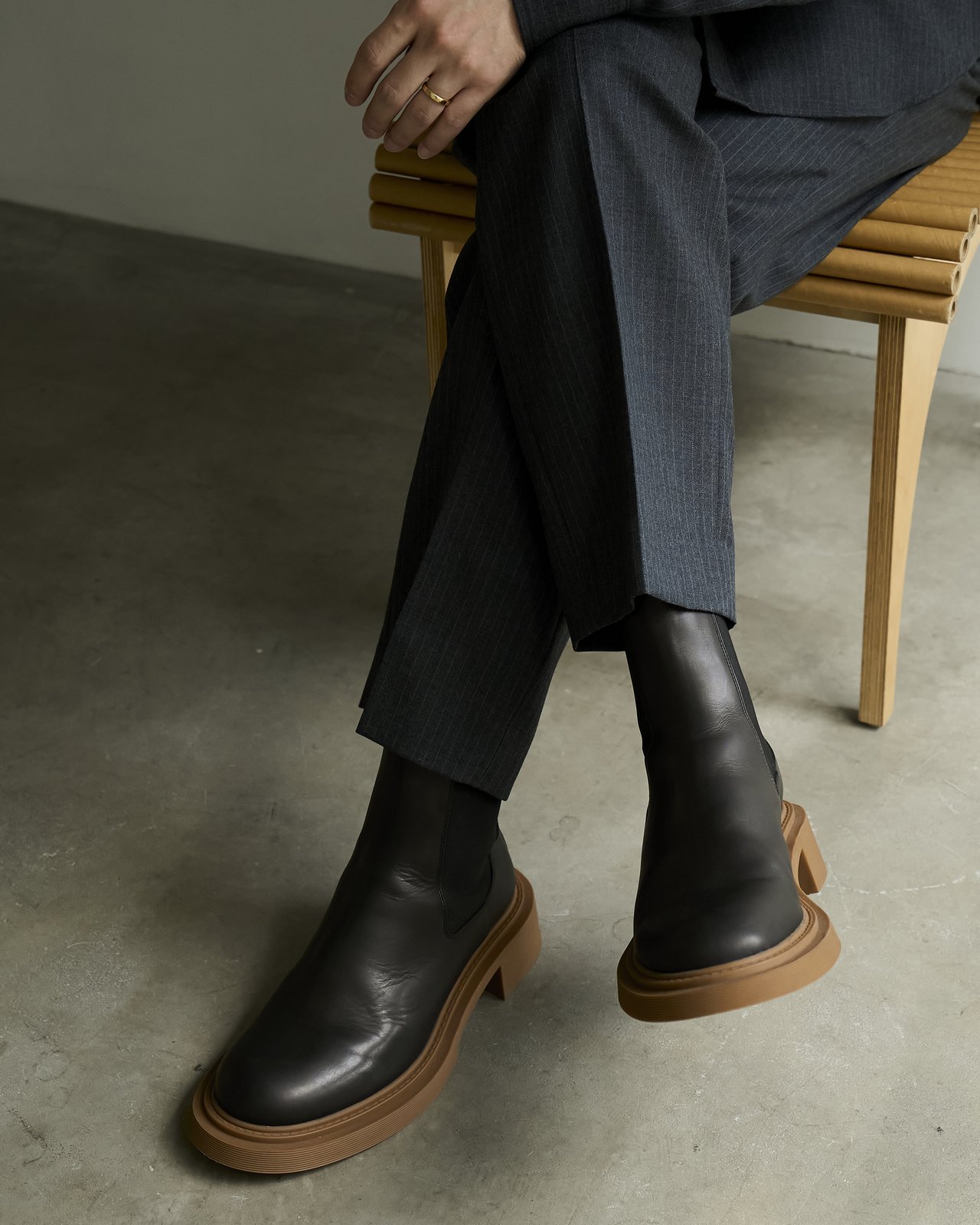 おしゃれな大人が「買ってよかった」ロエベのサイドゴアブーツ