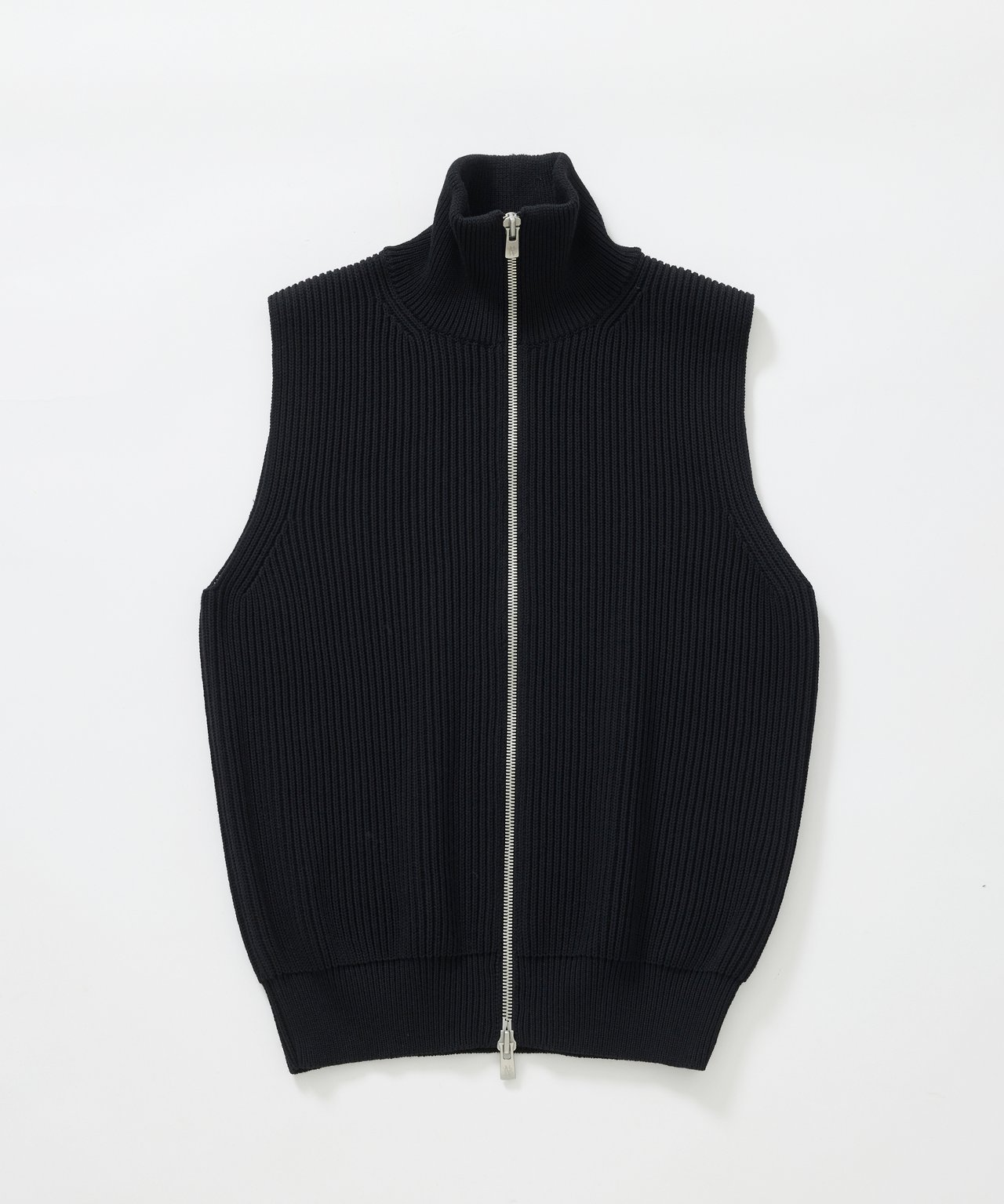 大人の冬ニット】昨年は即完売。「バトナー × ビオトープ」の