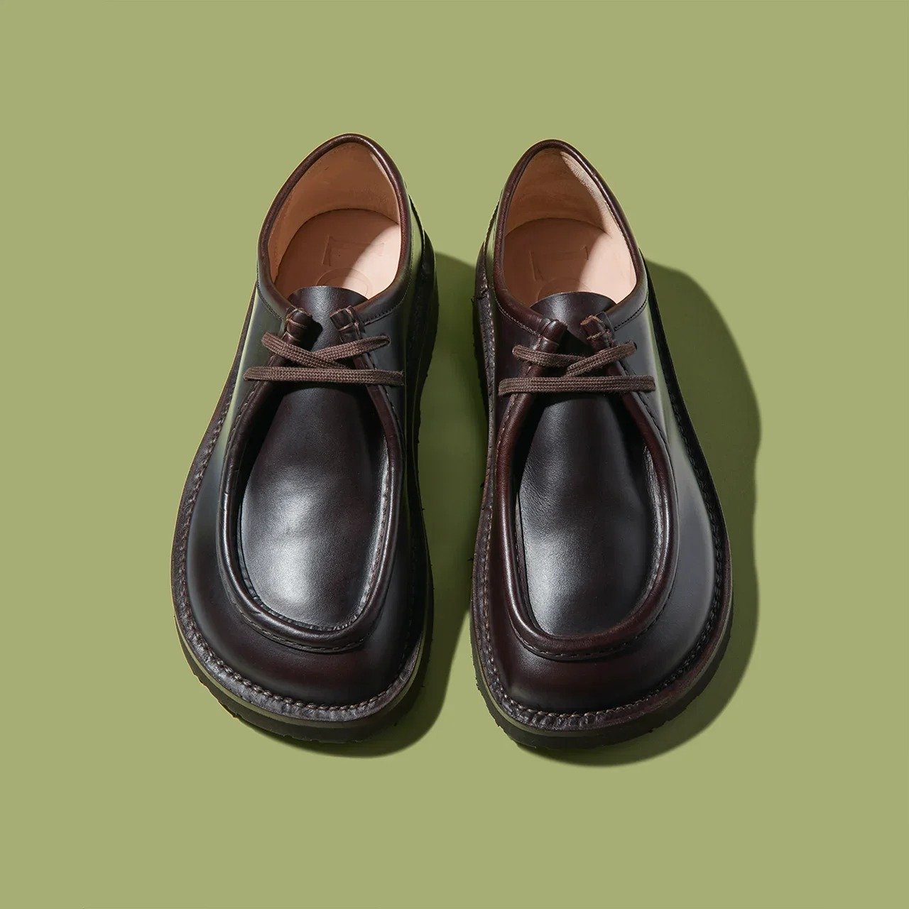 LOEWE】ゆるスリッポンからデニムに合せたいチロリアンまで。大人が