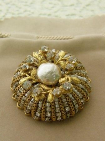 ミリアム・ハスケル ドーム型ブローチ - Dreampot☆アンティークと