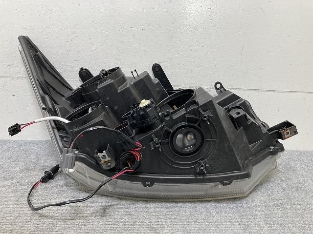 デリカD:5/D5 CV1W/CV2W/CV4W/CV5W 純正 前期 左 ヘッドライト/ランプ