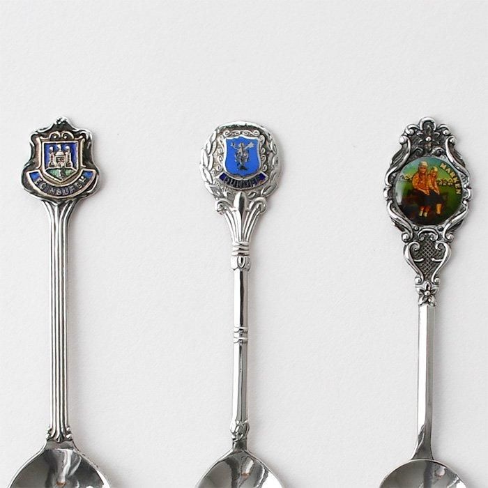 旅行先で買い集めたスーベニアスプーン12本セット 木製ラック付き