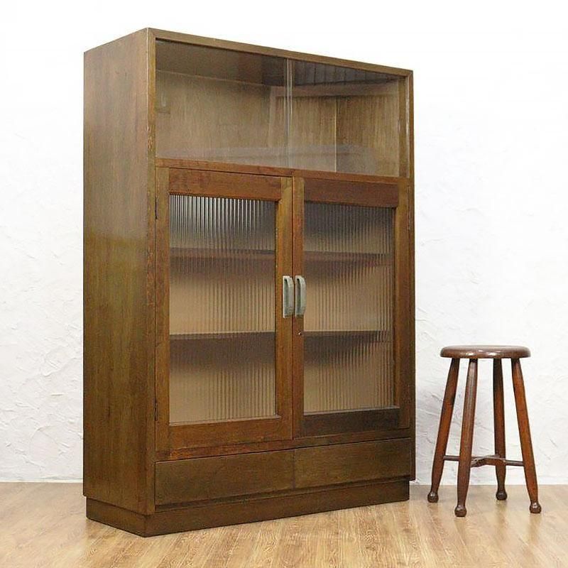 モールガラス扉の昭和レトロ本箱｜収納力と美しさを兼ね備えた