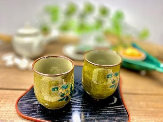 九谷焼 夫婦湯呑 黄塗り金糸梅に鳥 裏絵-百華園