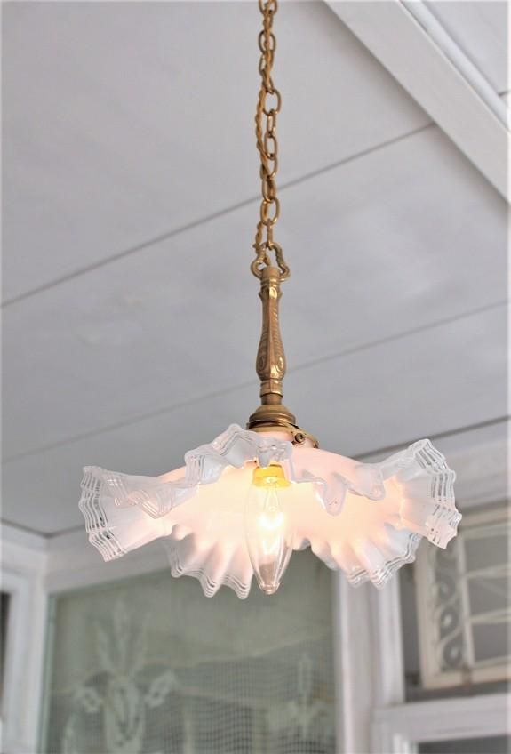 フランスアンティーク・フリルガラスランプシェード （ミルクガラス