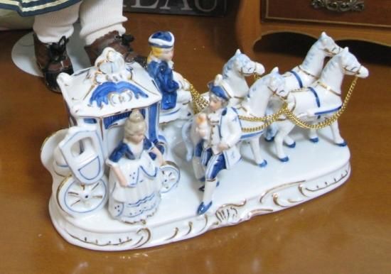 即納！アンティーク 瀬戸マイセン 馬車の前に立つ貴婦人と紳士