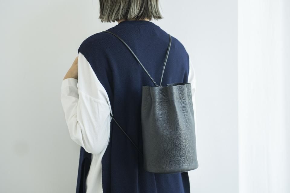 PEBBLE GRAIN BONSAC S［BLACK］／Aeta