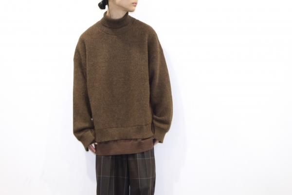 YOKE | CONNECTING HIGHT NECK KNIT LS(BROWN) | アルパカウールニット