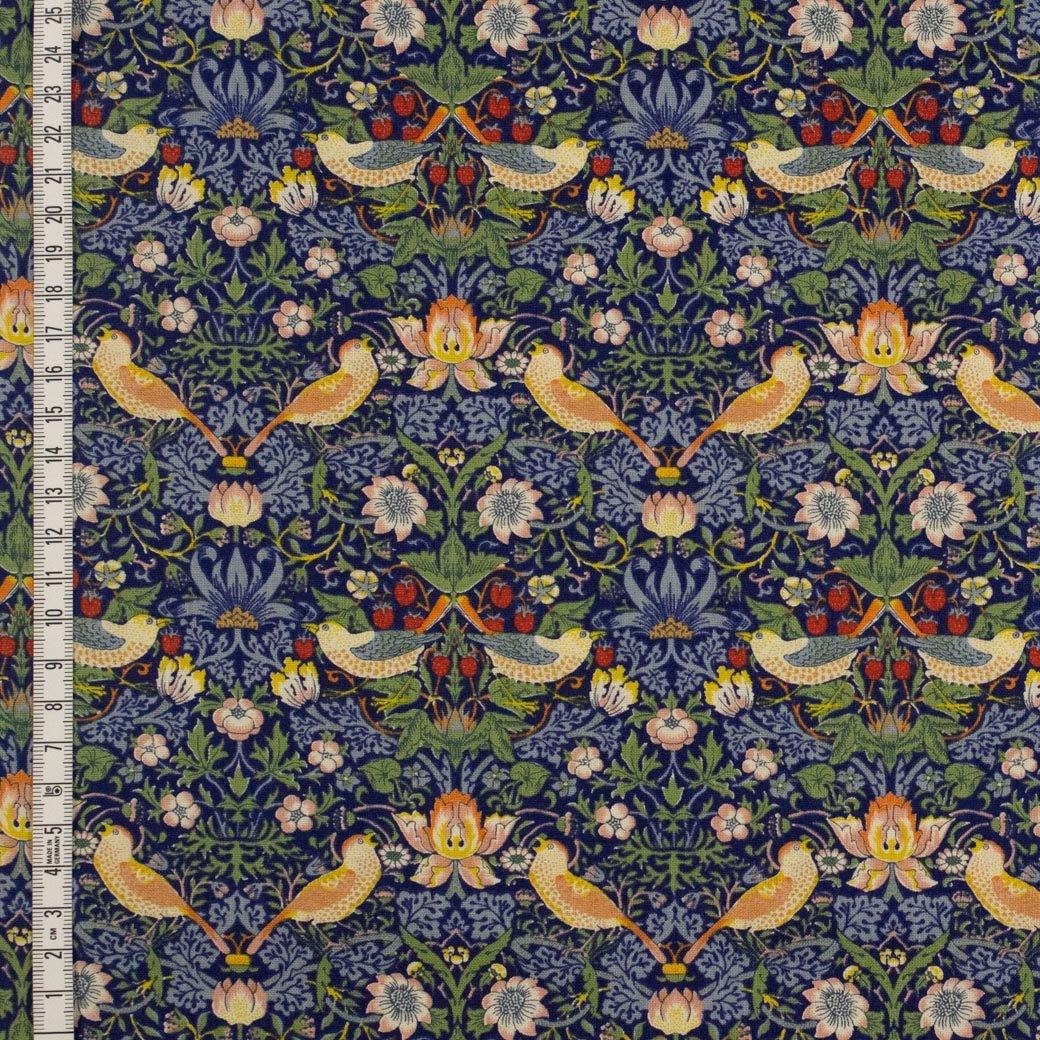 いちご泥棒｜Blue Navy | V&A - 【キジキジ】布・生地の通販｜北欧風