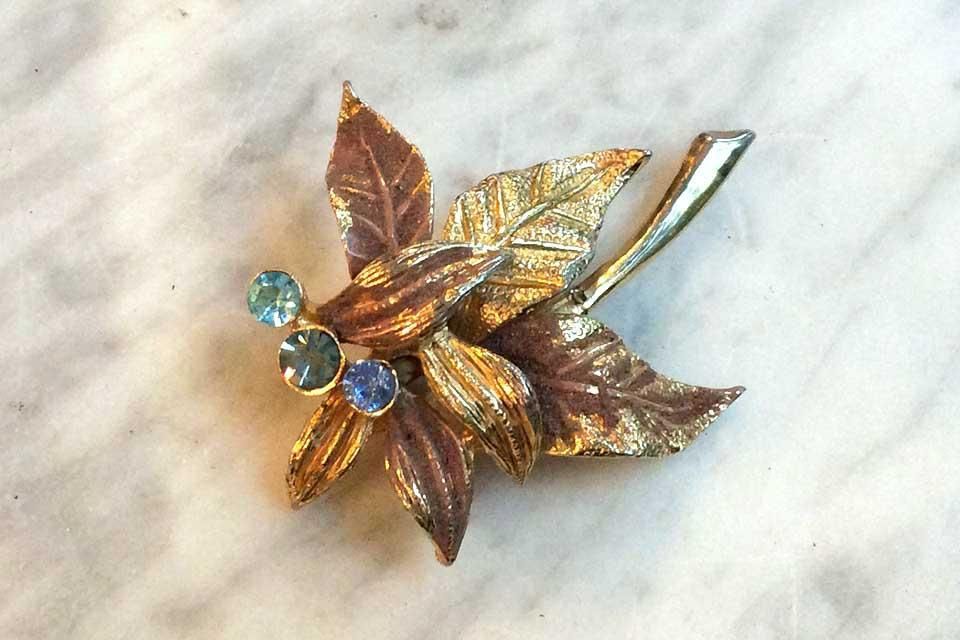 英国製60年代ヴィンテージブローチ ブルー石装飾