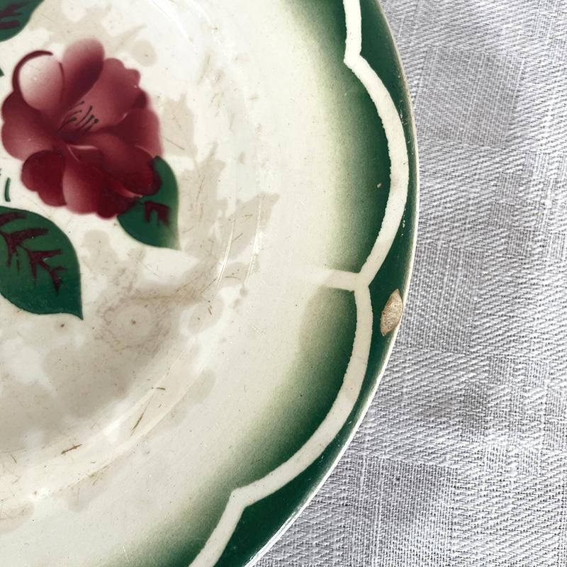 サルグミンヌ花柄ケーキ皿MAGALI 存在感ある