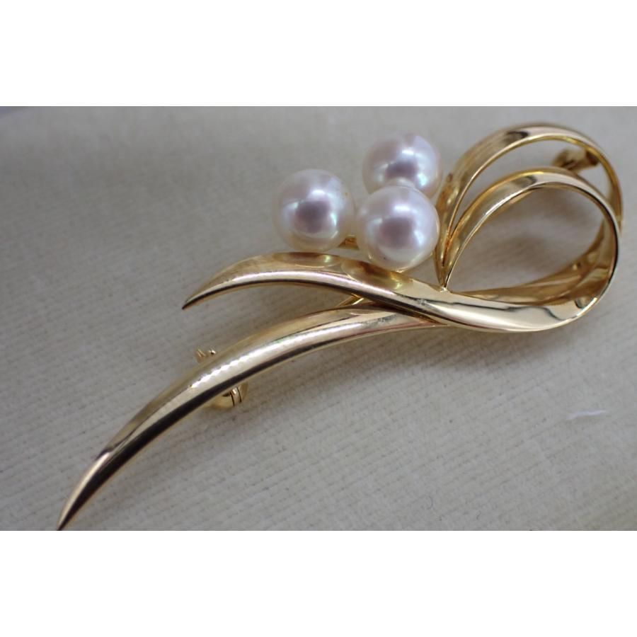 明治真珠ブローチ（例：華やかな花モチーフ）