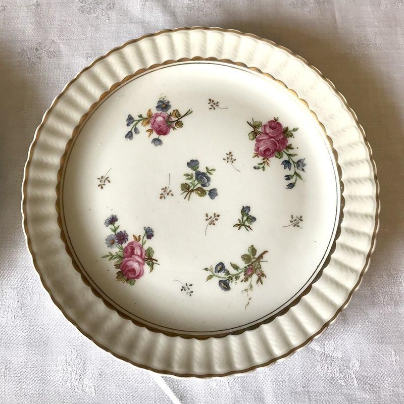 フランス製リモージュ デザート皿 小花と金彩の繊細さ