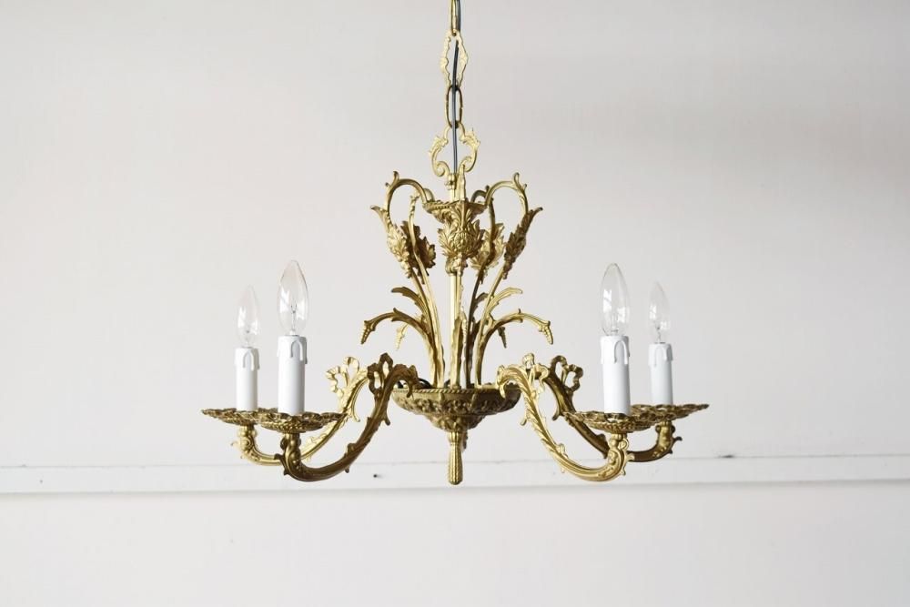 真鍮製ロココ調シャンデリア｜華やかな6灯式×植物モチーフ