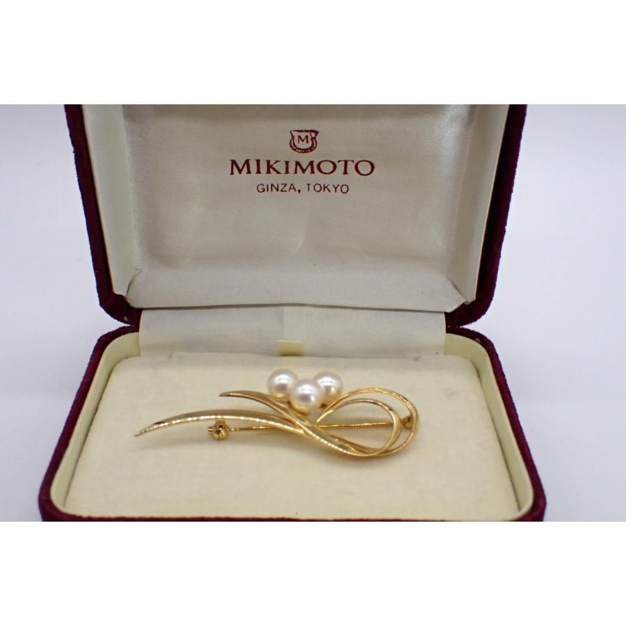 明治真珠ブローチ（例：華やかな花モチーフ）