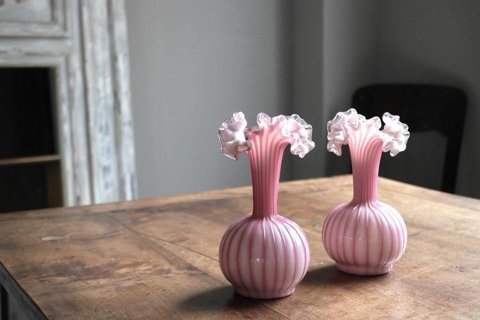 フランス製アンティーク花瓶 ピンクオパリンガラス使用