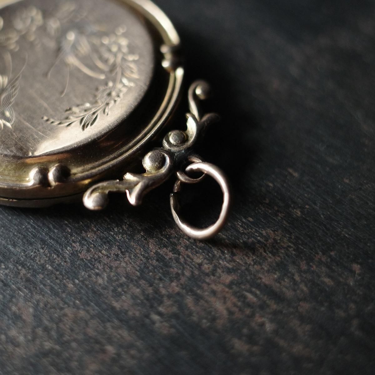 ヴィクトリアン 9金 ロケット ペンダントトップ（Victorian 9K Locket