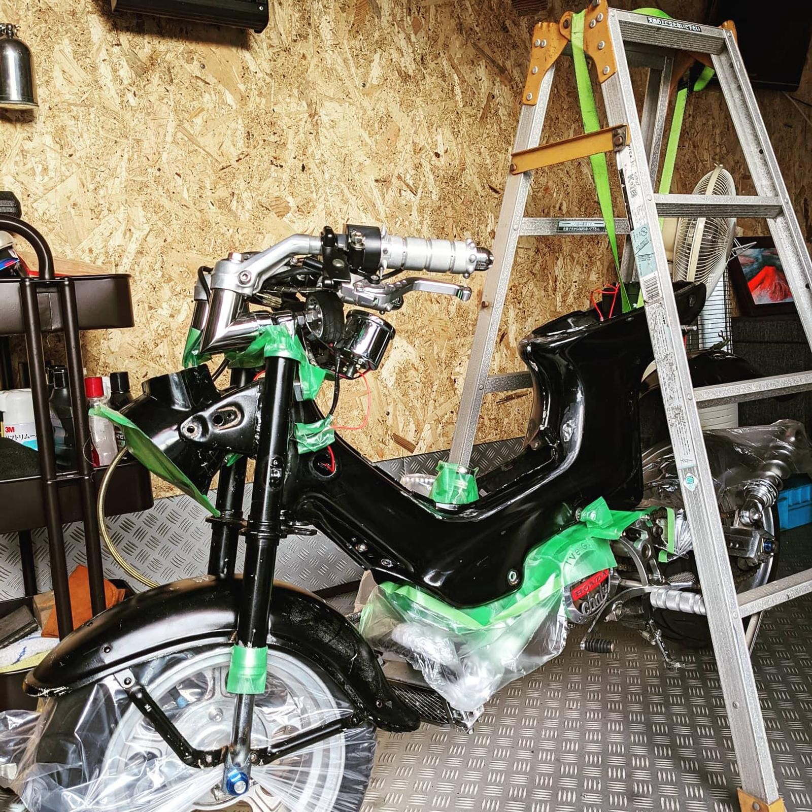 ホンダ シャリーをオリーブカーキで刷毛塗り全塗装！ - 刷毛（ハケ