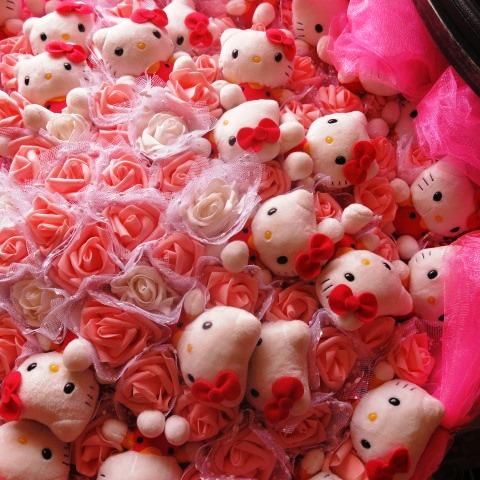 キティの花束 サプライズ キティぬいぐるみ40個入りフラワーギフト