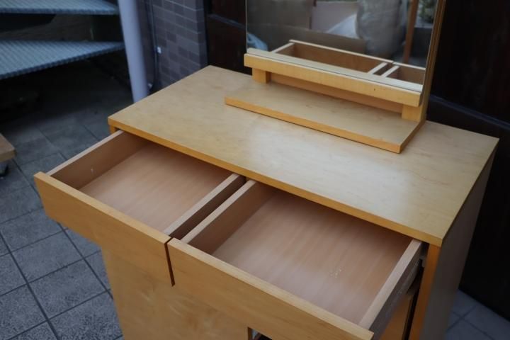 無印良品(MUJI)の希少なメープル材を使用したドレッサーセットです