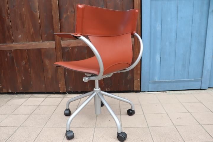 karimoku(カリモク家具)のデスクチェアー/XT4310です。スタイリッシュ