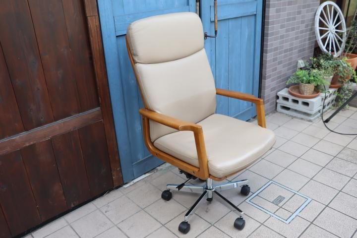 老舗家具メーカーHAMAMOTO(浜本工芸)のナラ無垢材を使用した書斎椅子