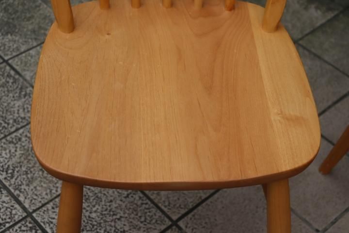 MOMO natural(モモナチュラル)のMARE ROUND CHAIRです。アルダー材を