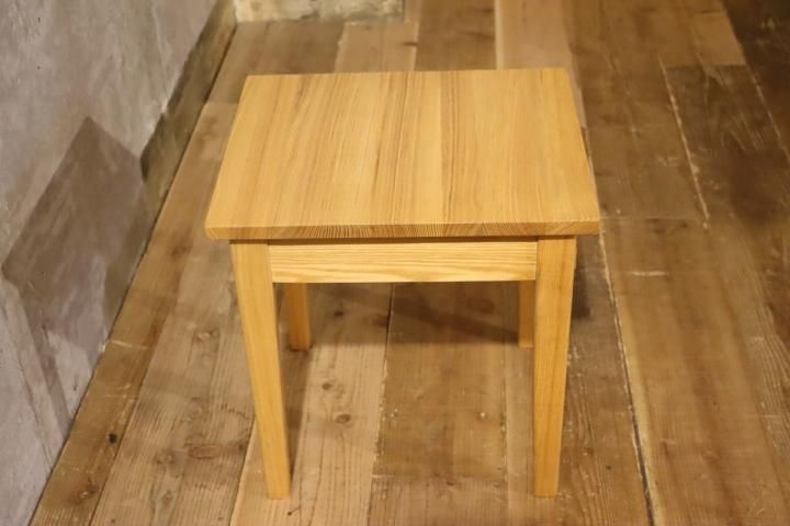 無印良品(MUJI)の人気のタモ材 サイドテーブルです！無垢ならではの