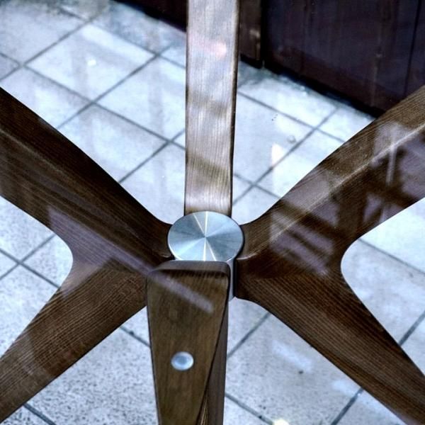 イタリアのCalligaris(カリガリス)社のTOKYO(トーキョー) 円形