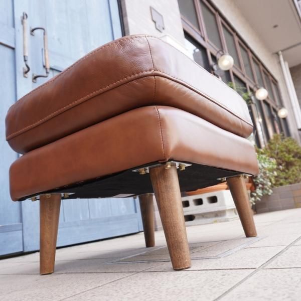 人気のunico(ウニコ)よりMOLN(モルン) レザー オットマンです。北欧