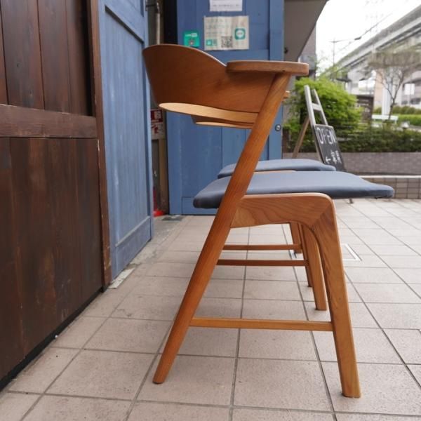 MOMO natural(モモナチュラル)のLAME CHAIR。ほんの少し飛び出た