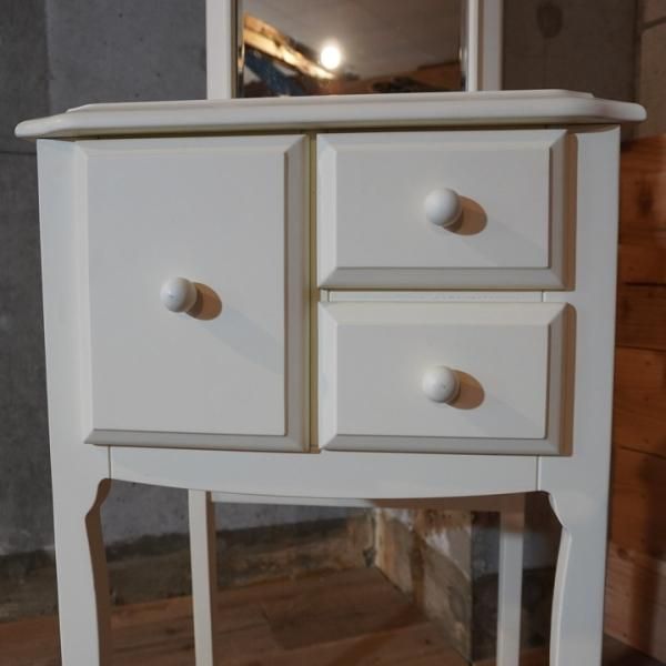 Francfranc(フランフラン)の白を基調とした可愛らしいリリオドレッサー