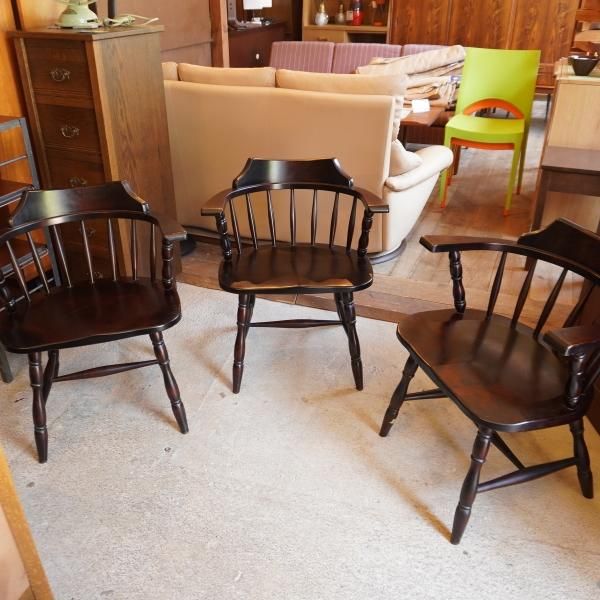 北海道民芸家具(HOKUMIN)のカバ無垢材を使用した、キャプテンチェア