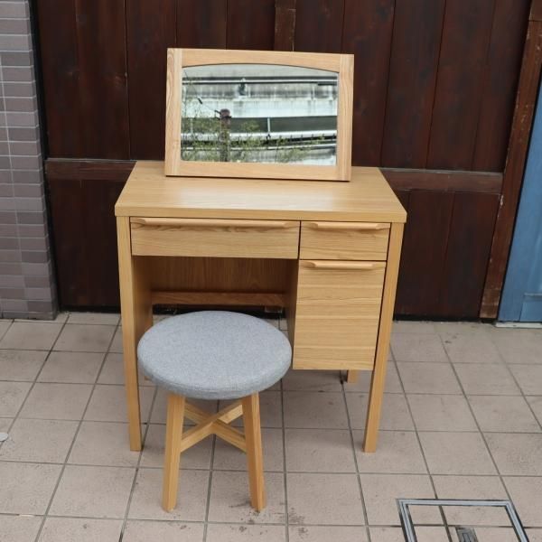 unico(ウニコ)の CLARUS-mini(クラルスミニ) アッシュ材 スツールです