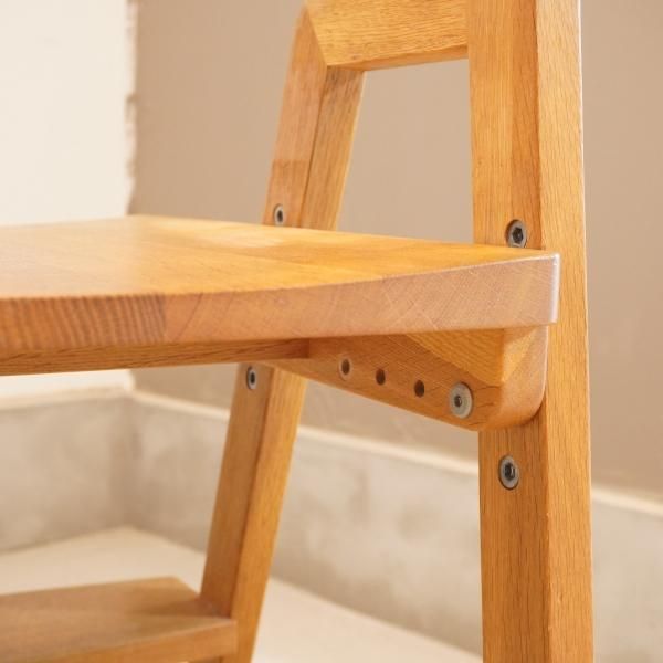 HIDA(飛騨産業) キツツキマーク オーク材 デスクチェアー。成長に