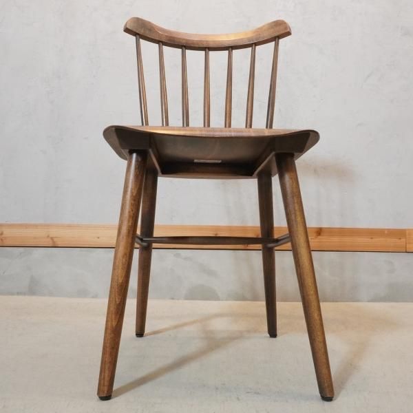 TON(トン)のIronica(アイロニカ)ウィンザーチェアです。レストランや