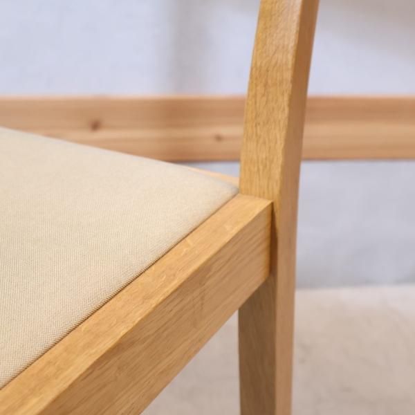 人気の無印良品(MUJI)のオーク無垢材を使用したダイニングチェアー2脚