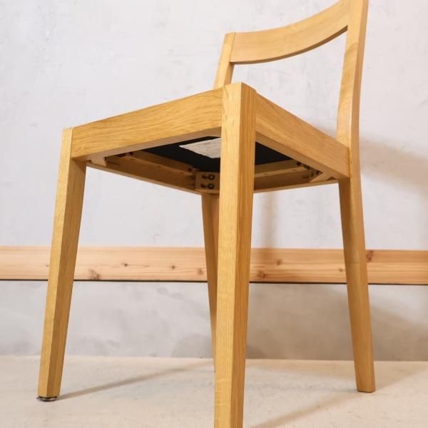 人気の無印良品(MUJI)のオーク無垢材を使用したダイニングチェアー2脚