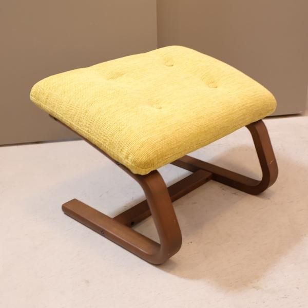 FUJI FURNITURE(冨士ファニチア)のAgio(アージオ)スツールです。曲木