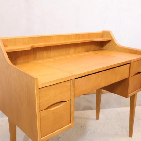 unico(ウニコ)のSIGNE(シグネ)シリーズのドレッサーです。オーク材の