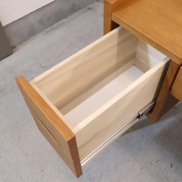 unico(ウニコ)のSIGNE(シグネ)シリーズのドレッサーです。オーク材の